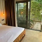 Life Butiq Hotel *