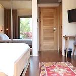 Life Butiq Hotel