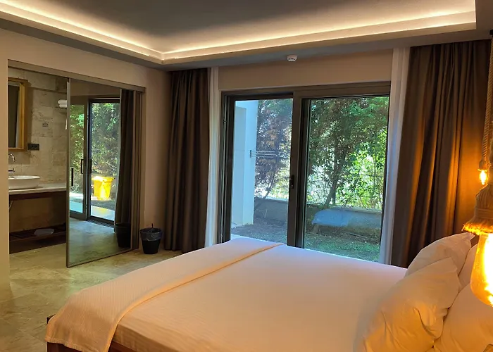 Life Butiq Яликовак